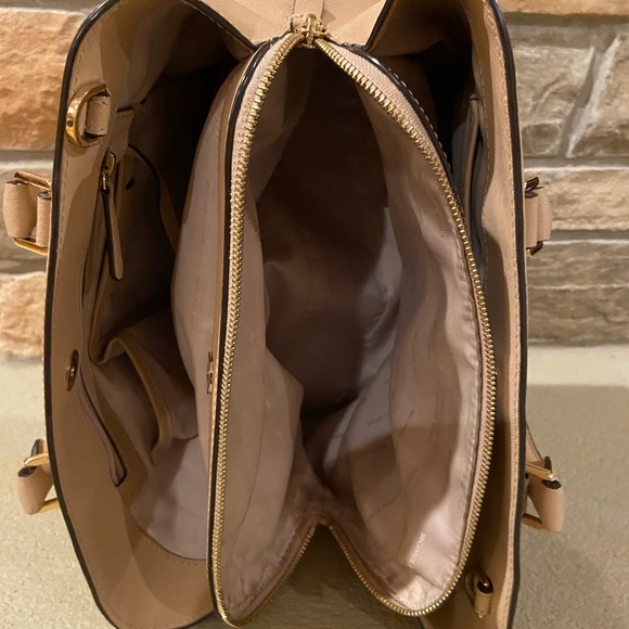 Michael Kors bag - Picture 6 of 9